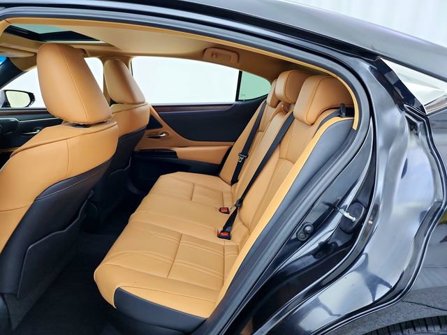 Used 2025 Lexus ES 300h w/ Accessory Package (Z2) FWD image 30