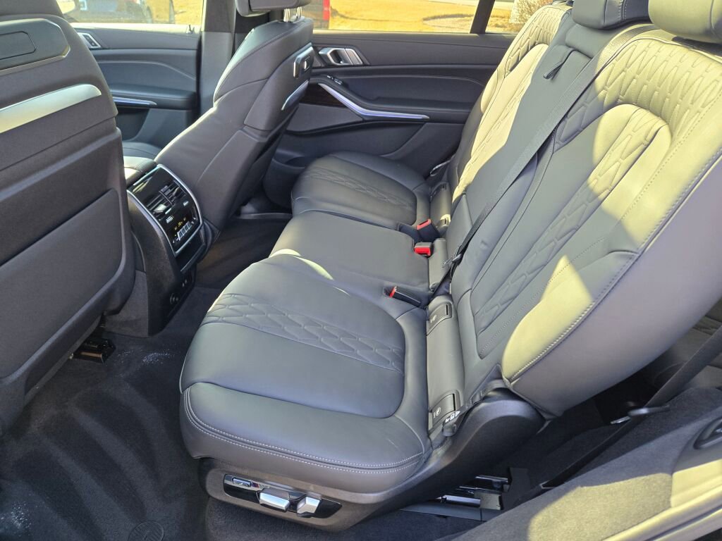 Used 2024 BMW X7 M60i w/ Executive Package image 37