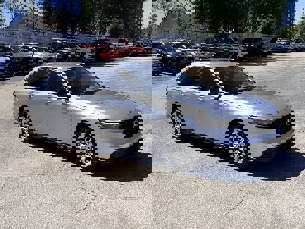 Used 2025 Honda Accord LX image 2