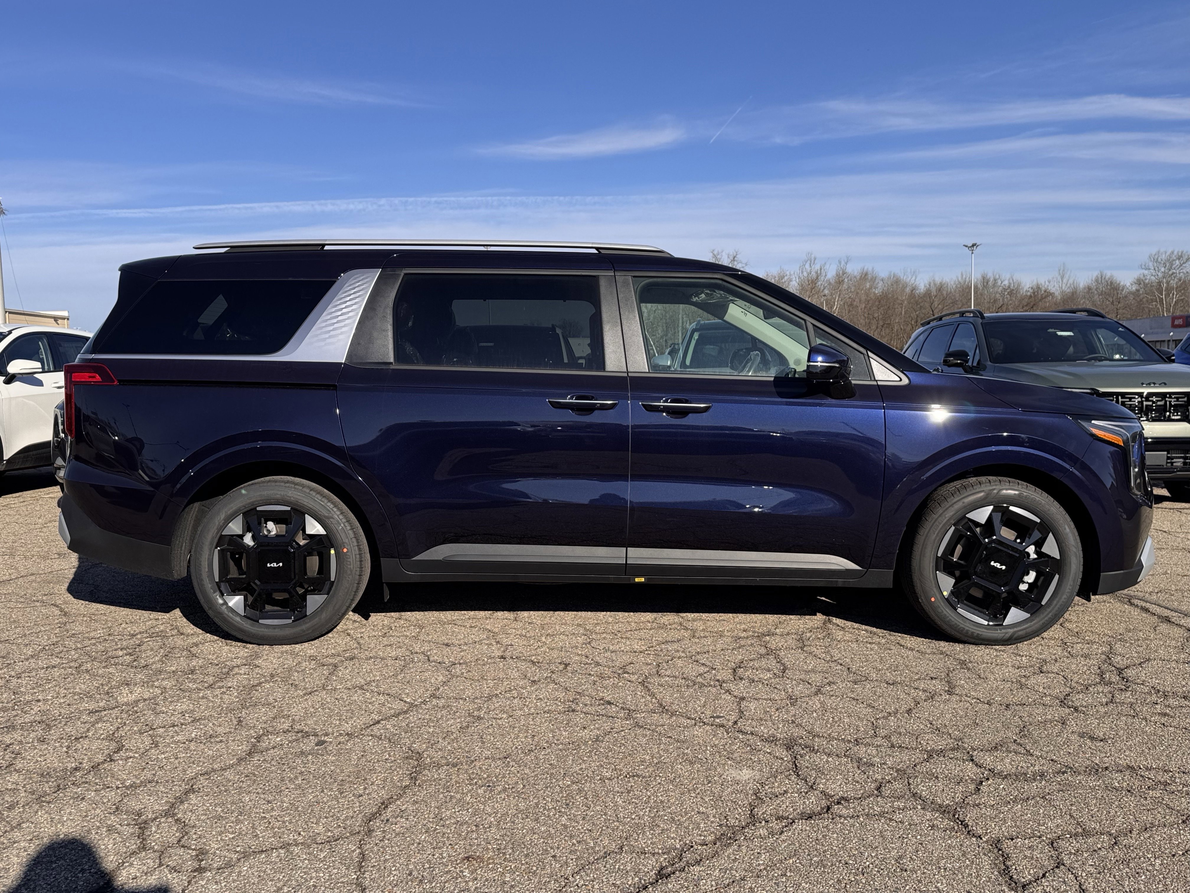 New 2026 Kia Carnival EX image 2