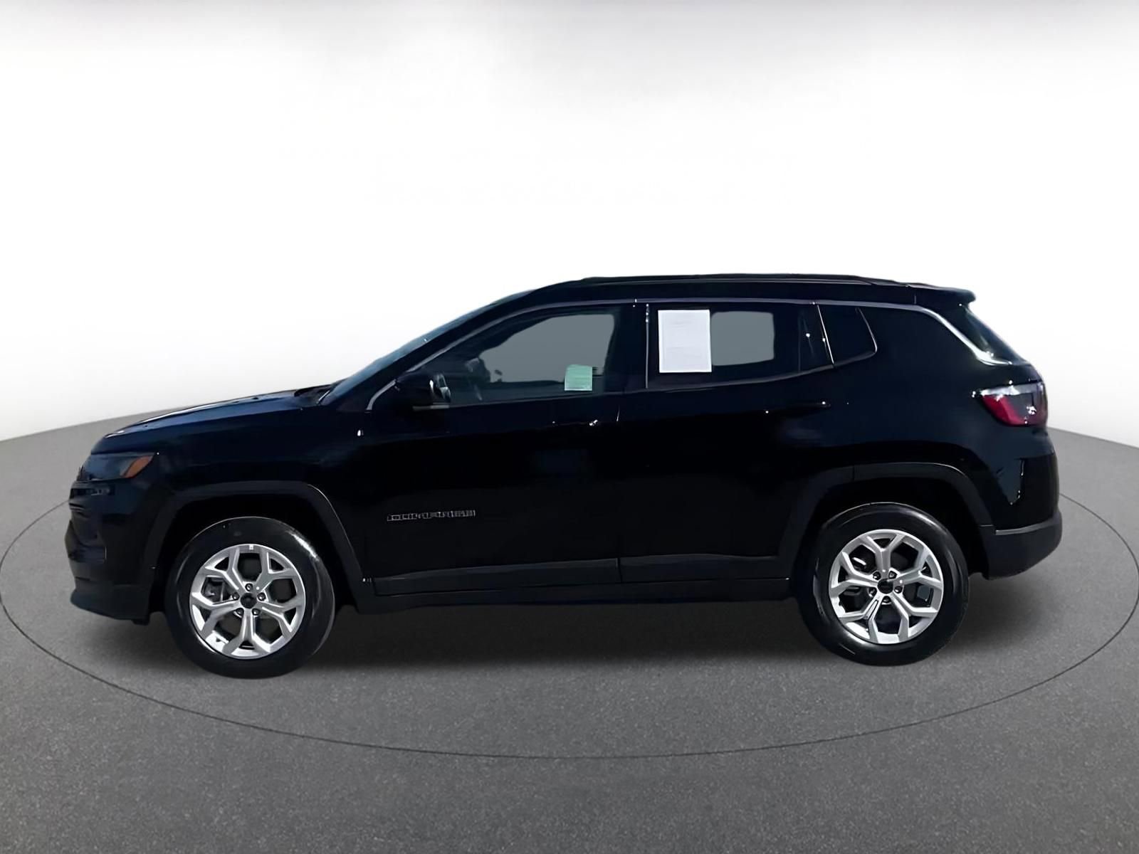 Used 2025 Jeep Compass Latitude image 10