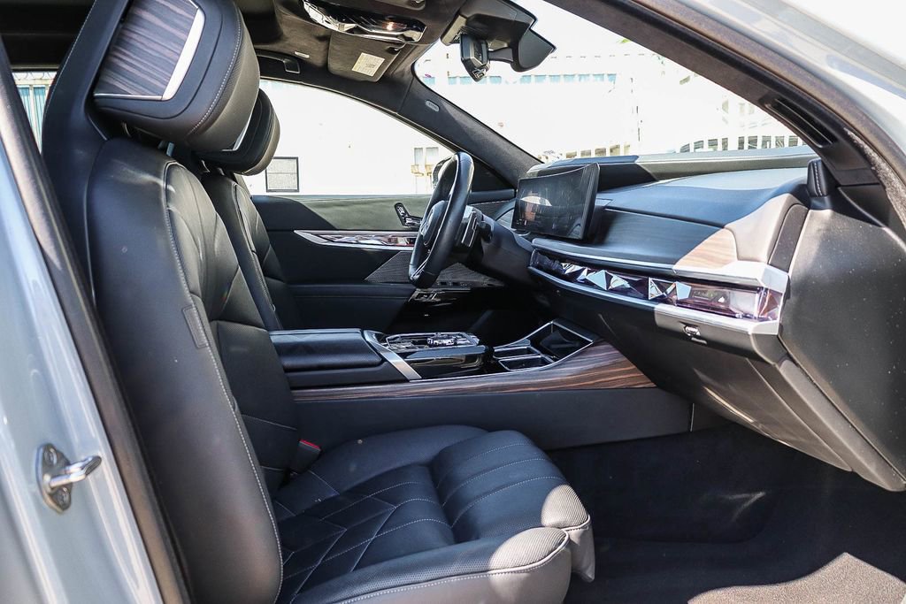 Used 2024 BMW 760i xDrive w/ Executive Package image 17