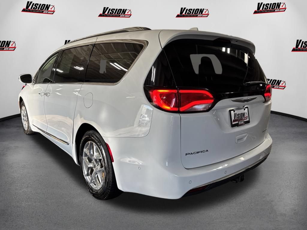 Used 2019 Chrysler Pacifica Limited FWD image 3