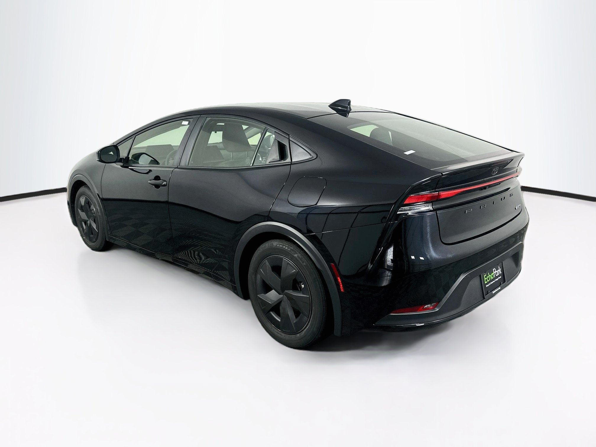 Used 2025 Toyota Prius LE FWD image 5