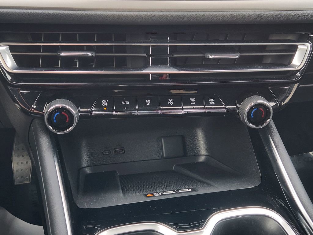 Used 2025 Chevrolet Traverse LT image 19