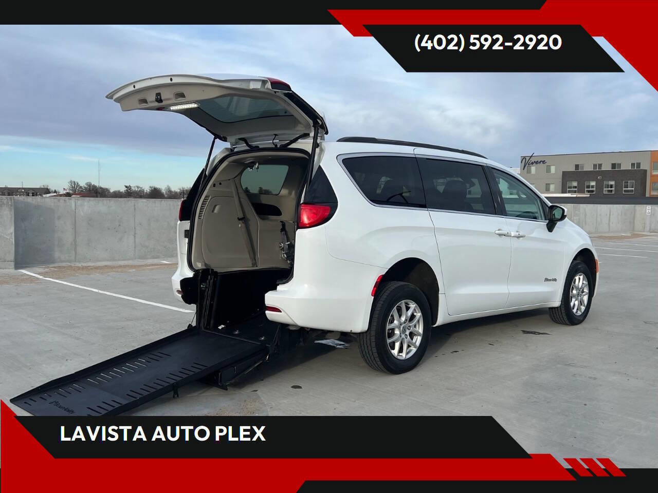 Used 2021 Chrysler Voyager Lxi image 1