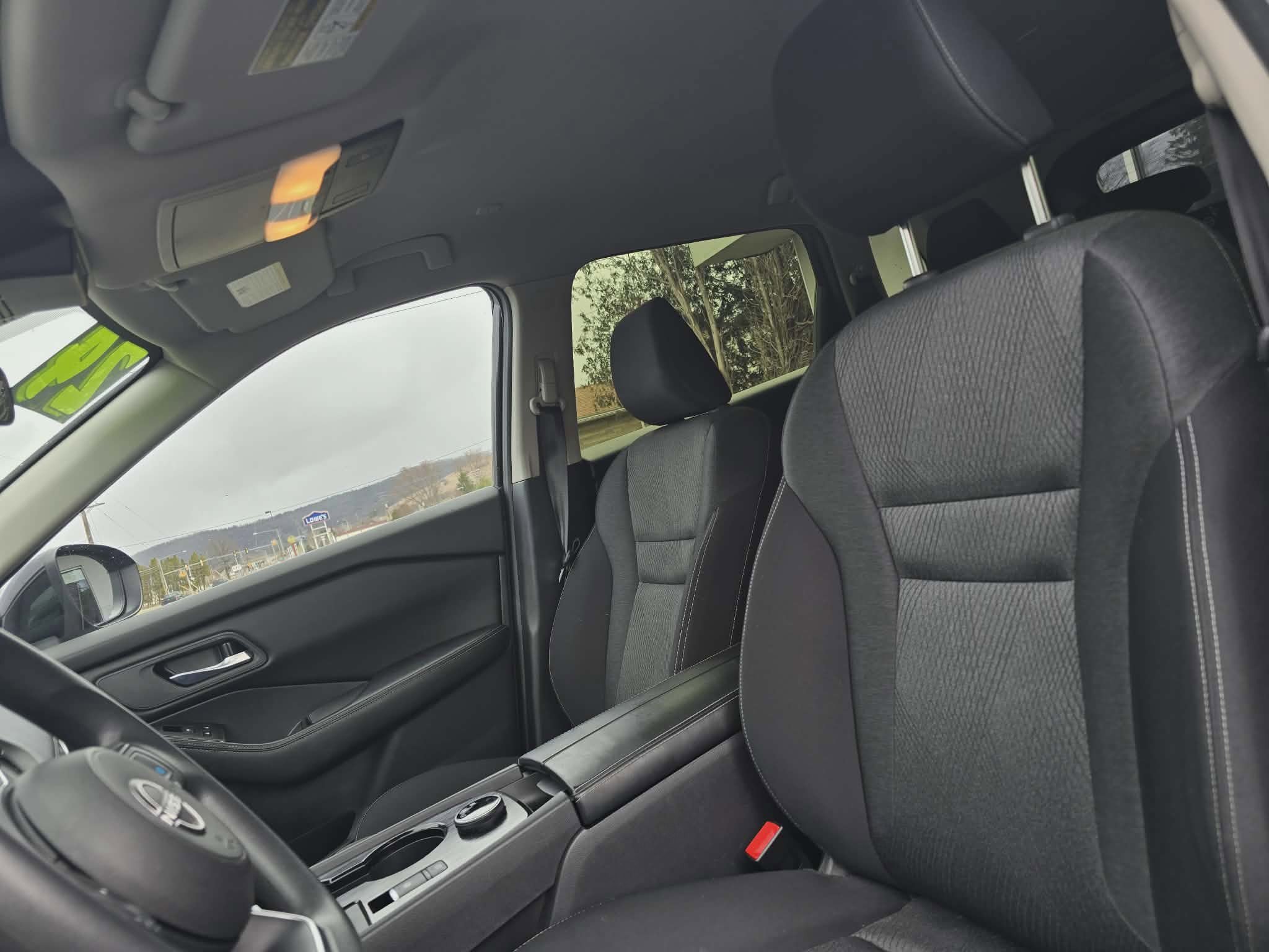 Used 2024 Nissan Rogue SV image 11