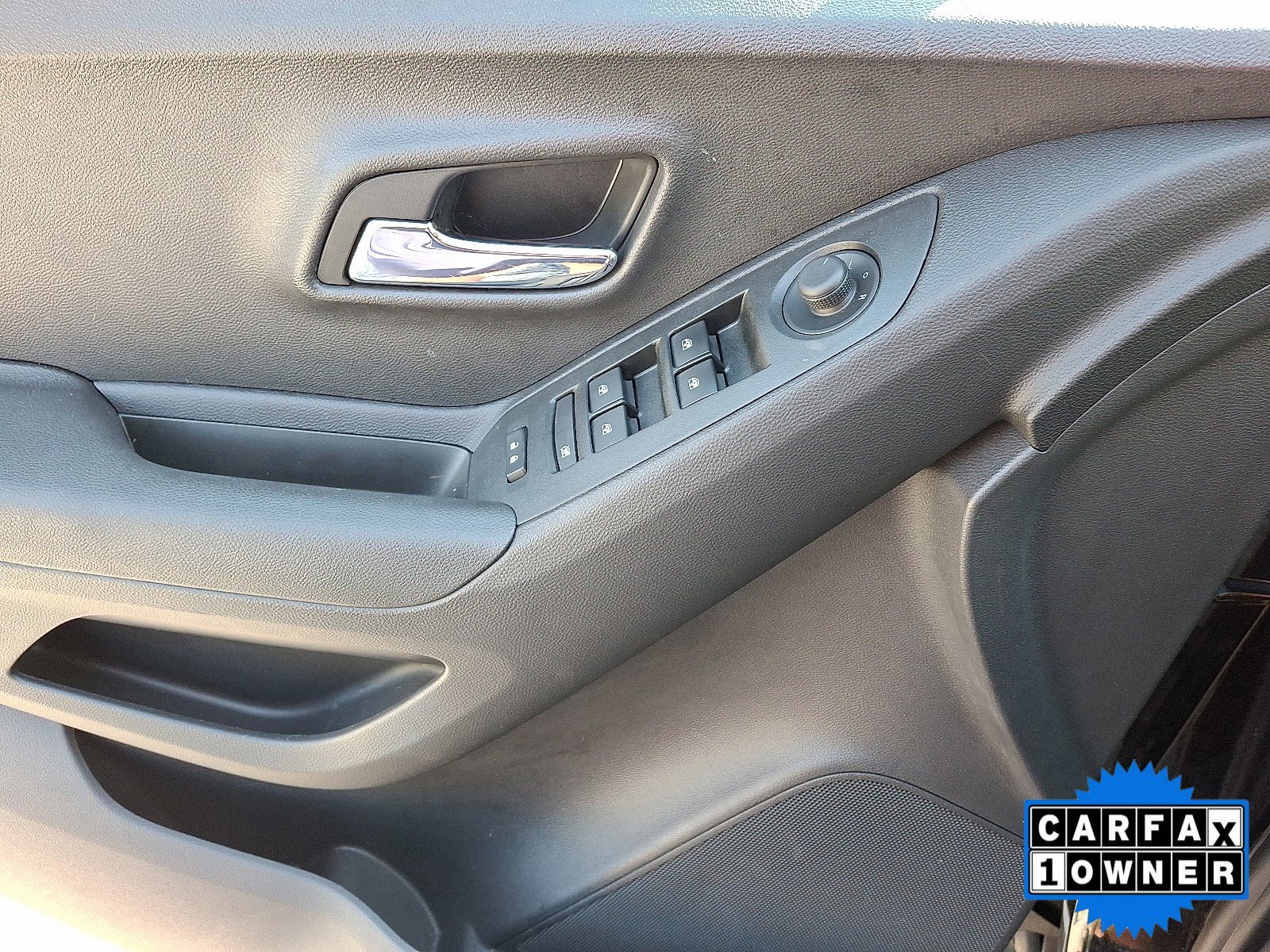Used 2019 Chevrolet Trax LT w/ LT Convenience Package AWD/4WD image 18