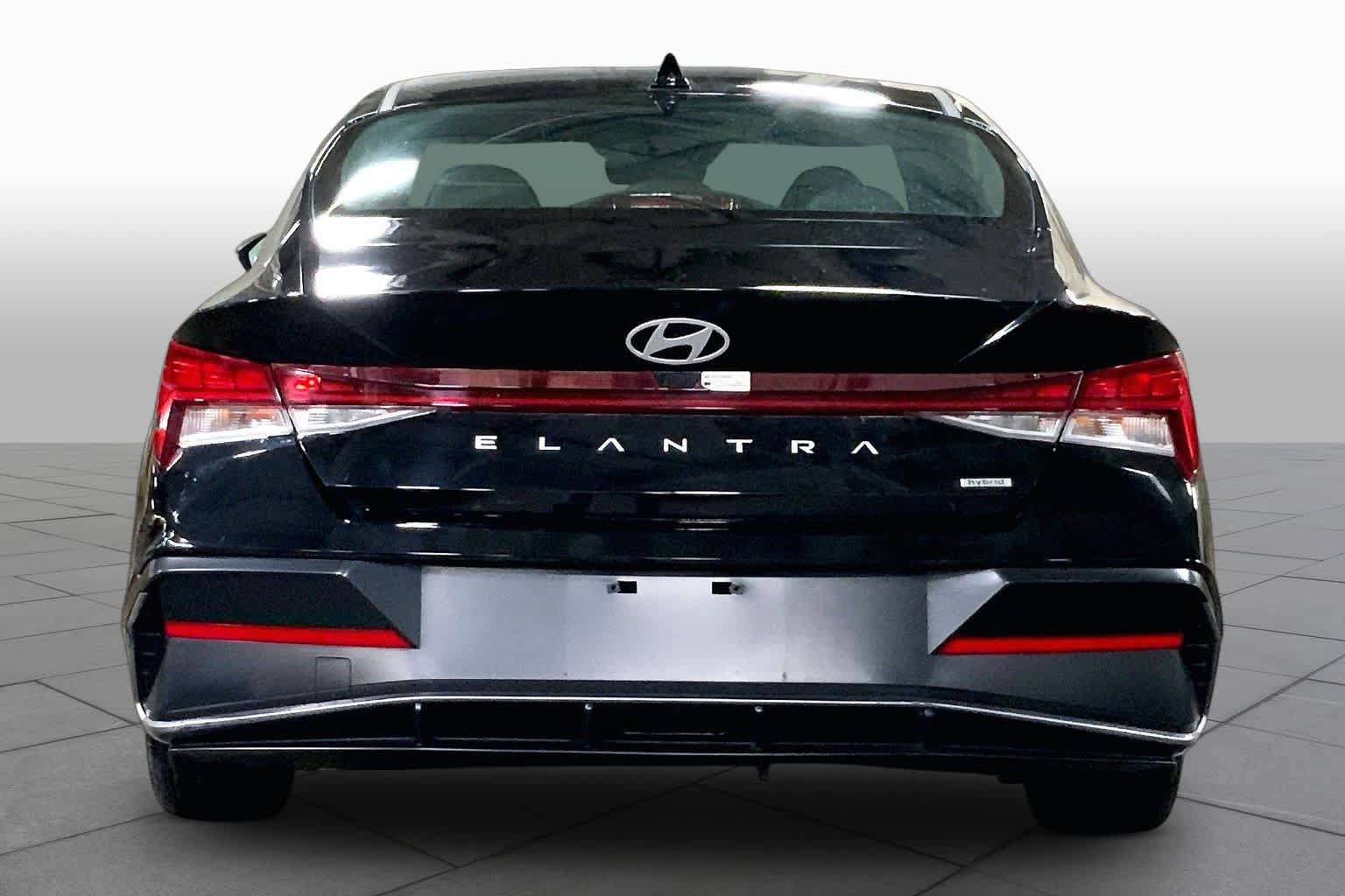 Used 2025 Hyundai Elantra Limited FWD image 5