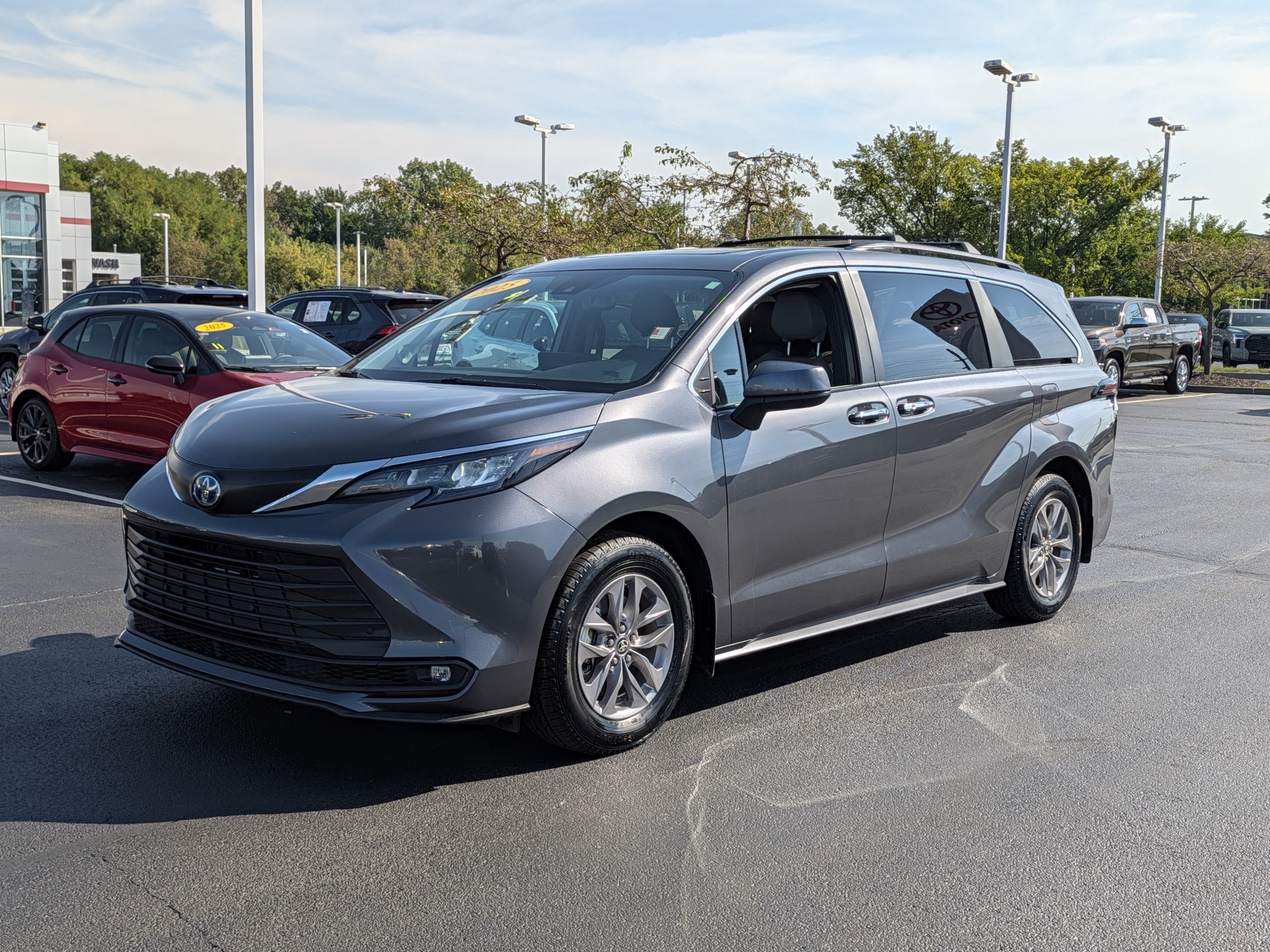 Certified 2025 Toyota Sienna XLE w/ XLE Plus Package AWD/4WD image 4