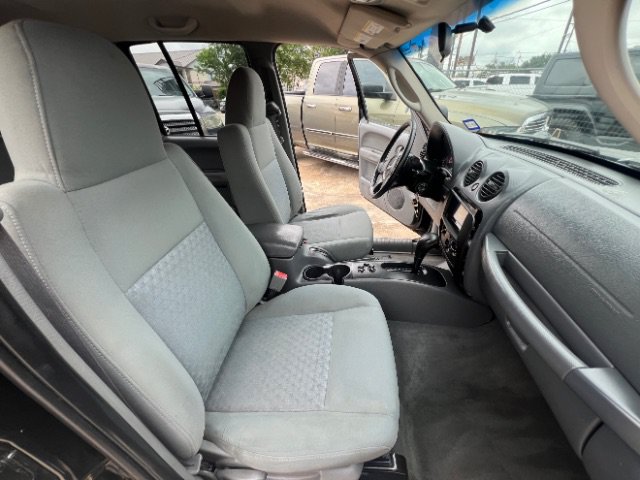 Used 2006 Jeep Liberty Sport RWD image 13