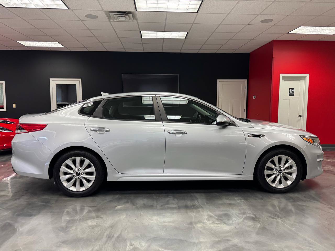 Used 2017 Kia Optima LX FWD image 6