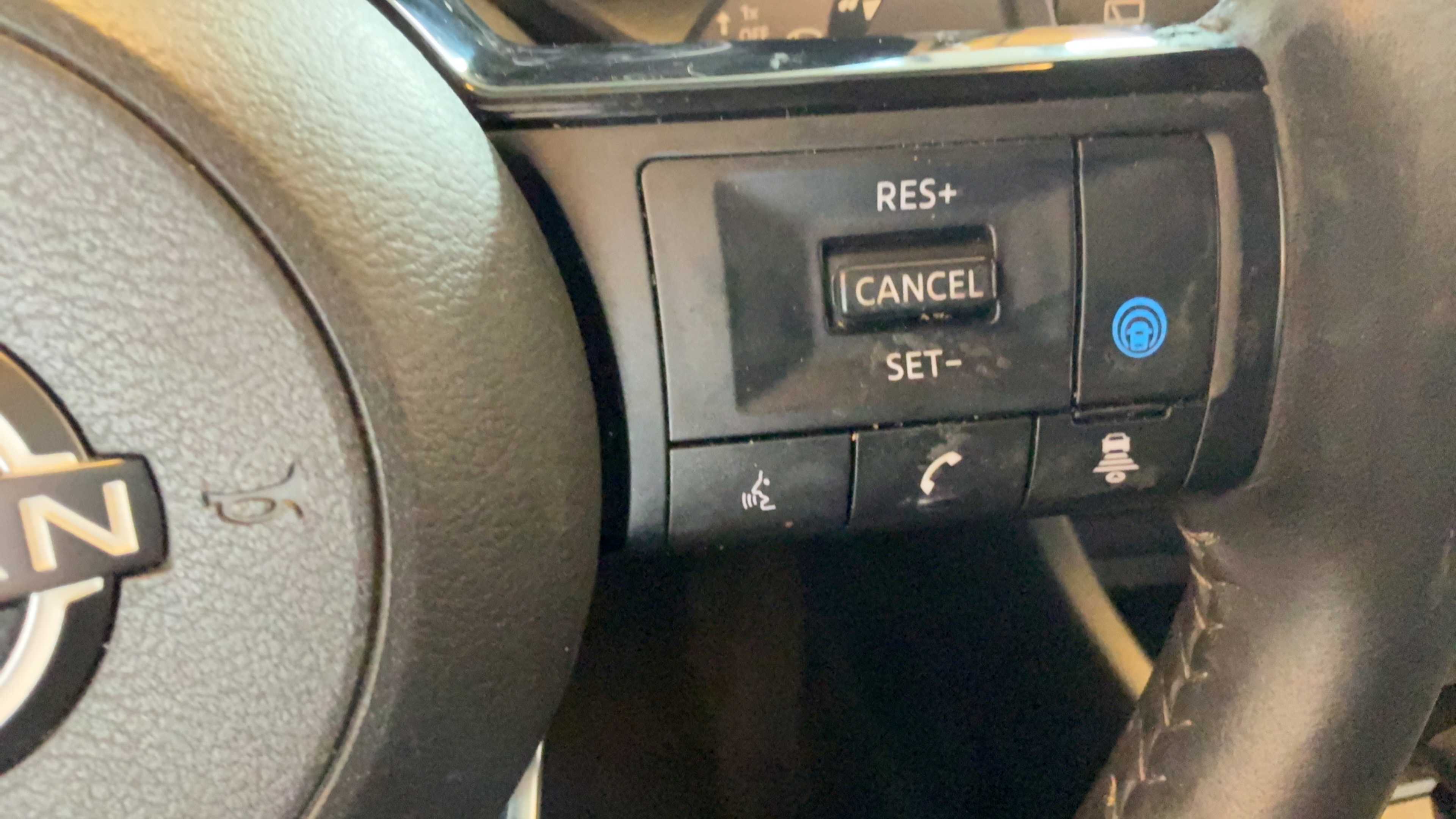 Used 2023 Nissan Rogue SV w/ SV Premium B Package FWD image 14
