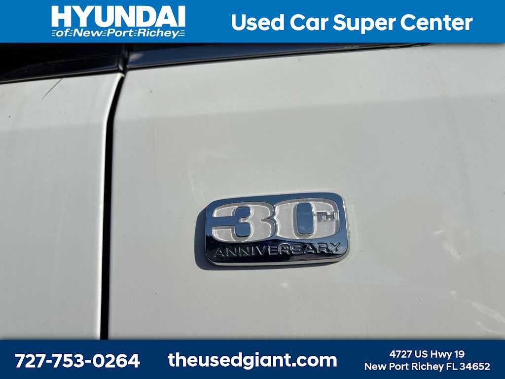 Used 2014 Chrysler Town & Country Touring-L image 5