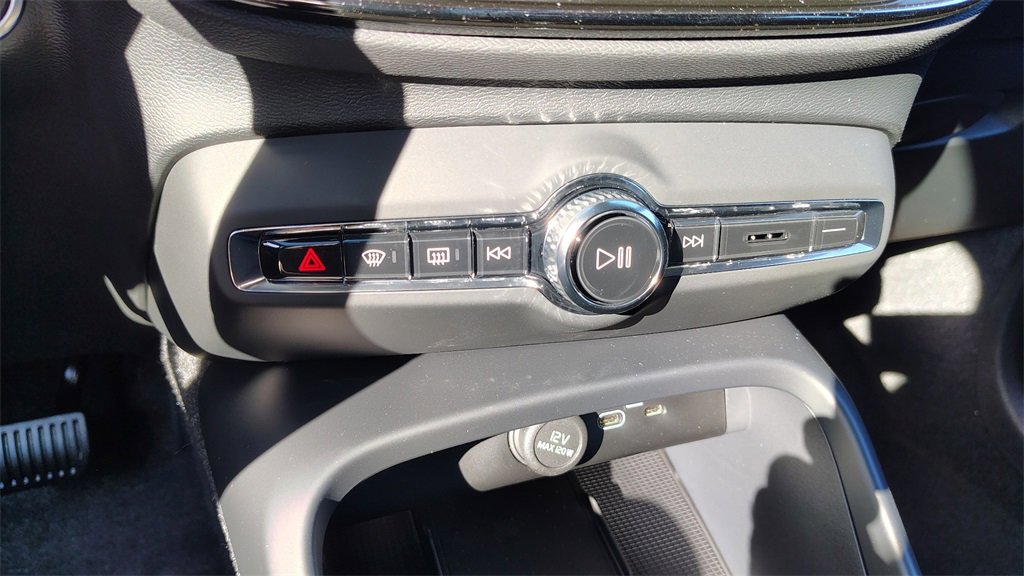 New 2026 Volvo XC40 B5 Core w/ Climate Package image 21