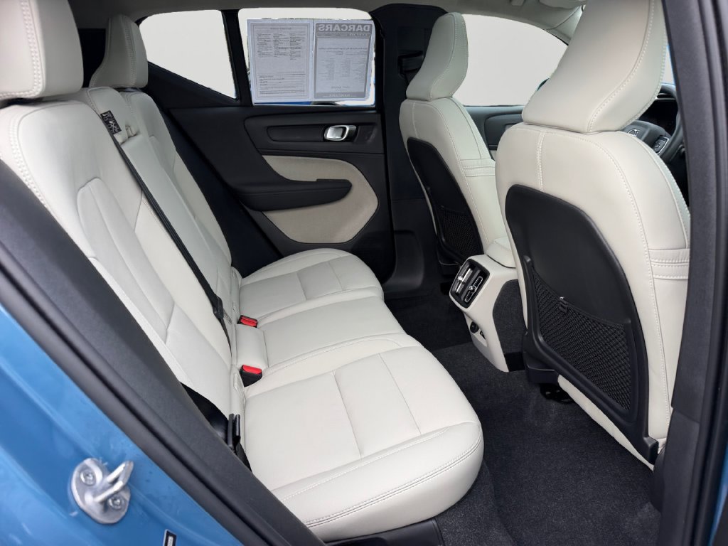 Certified 2024 Volvo XC40 B5 Plus w/ Climate Package AWD/4WD image 9
