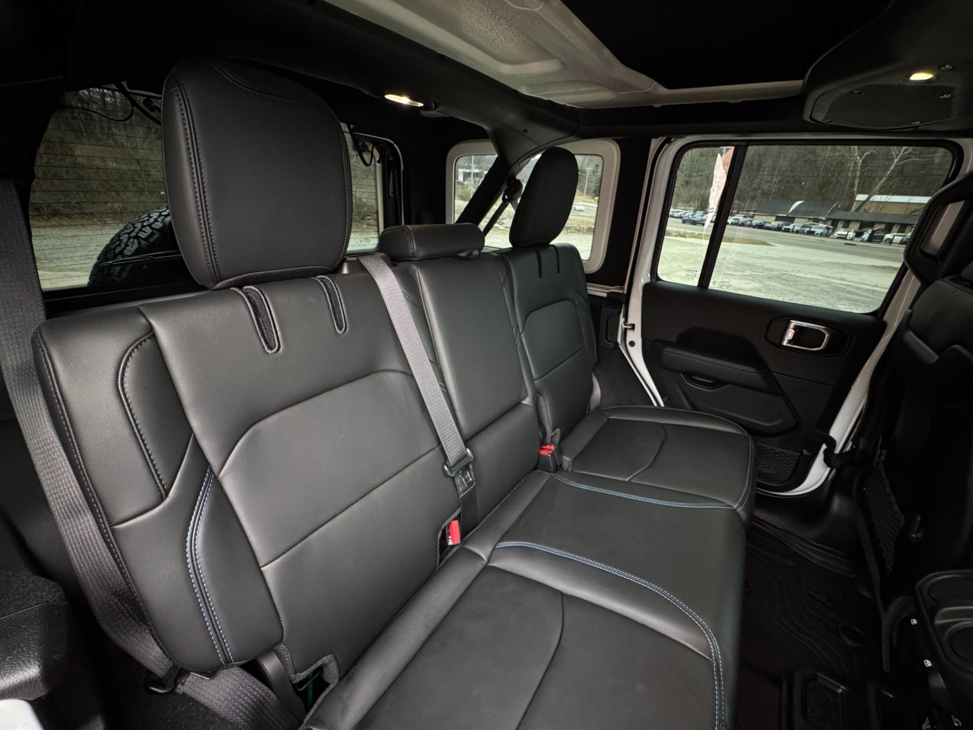 Used 2025 Jeep Wrangler Unlimited Rubicon 4xe image 28