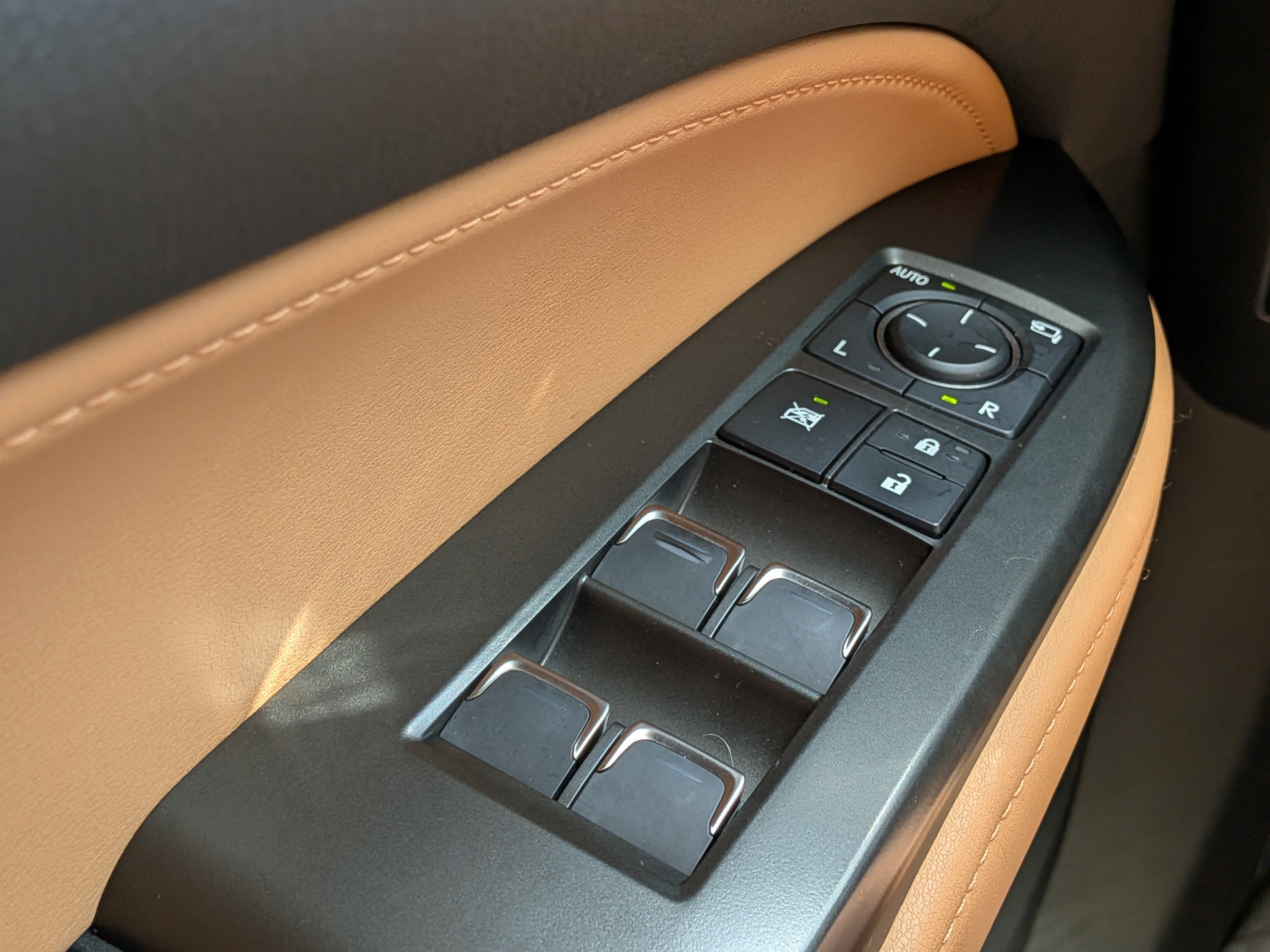 Used 2024 Lexus NX 250 FWD w/ Towing Package (2000 Lbs) image 23