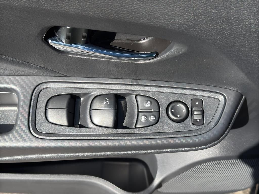 New 2025 Nissan Versa SV image 17