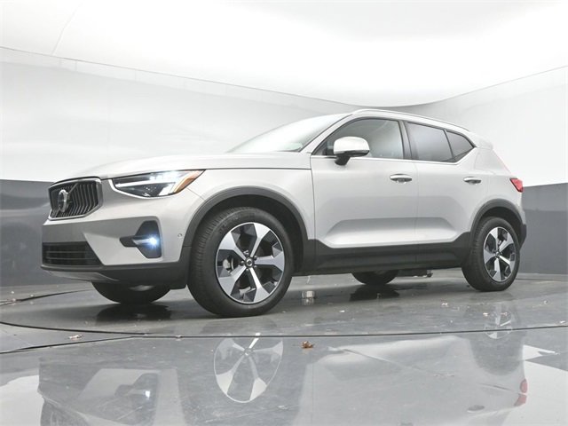 Used 2024 Volvo XC40 B5 Plus w/ Protection Package Premier image 39
