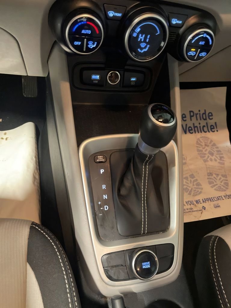 Certified 2023 Hyundai Venue SEL image 26