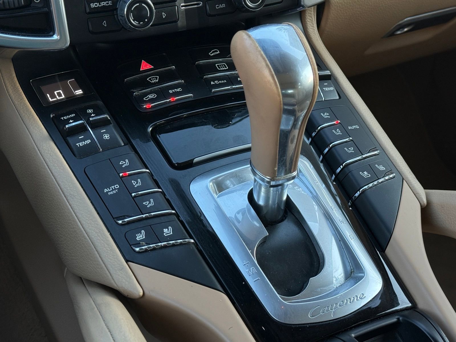 Used 2016 Porsche Cayenne image 31