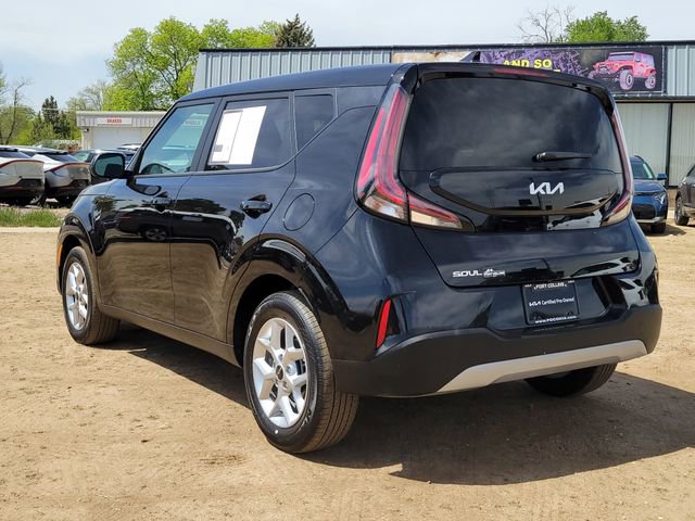 Used 2025 Kia Soul LX w/ LX Technology Package FWD image 3