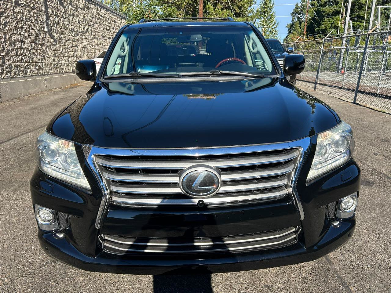 Used 2014 Lexus LX 570 4WD image 2