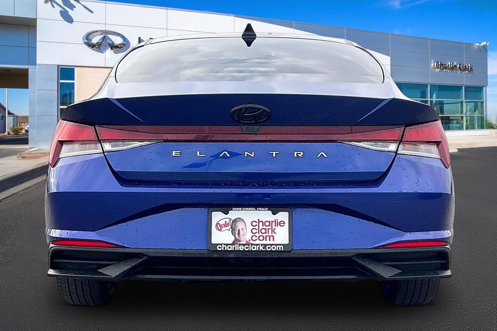 Used 2023 Hyundai Elantra SEL w/ Convenience Package FWD image 4
