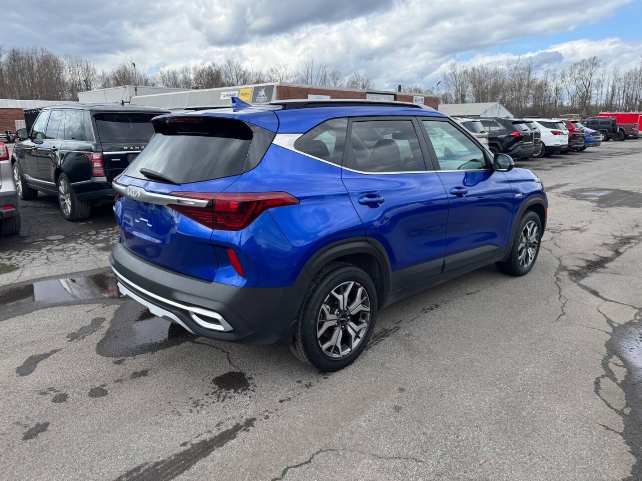 Used 2023 Kia Seltos EX AWD/4WD image 4