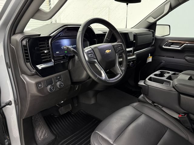 Used 2024 Chevrolet Silverado 1500 LT w/ Leather Package RWD image 9