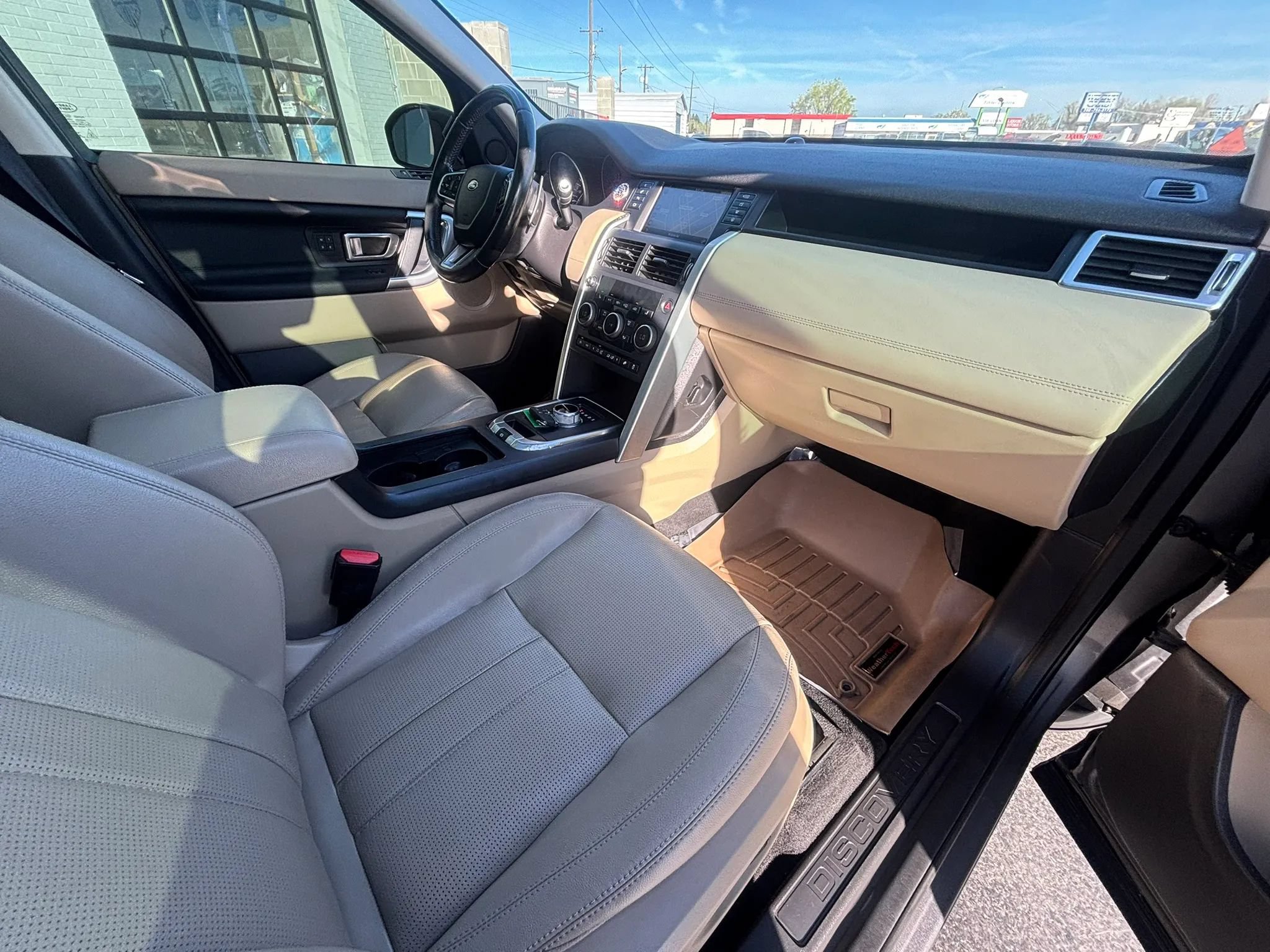 Used 2016 Land Rover Discovery Sport HSE AWD/4WD image 13