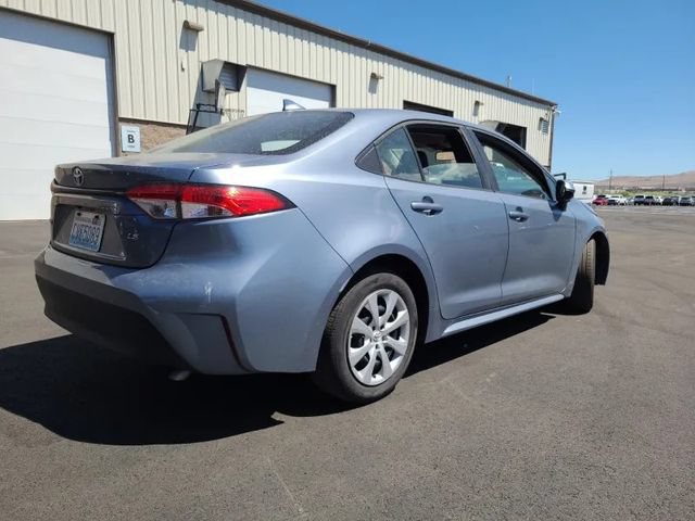 Used 2023 Toyota Corolla LE FWD image 5