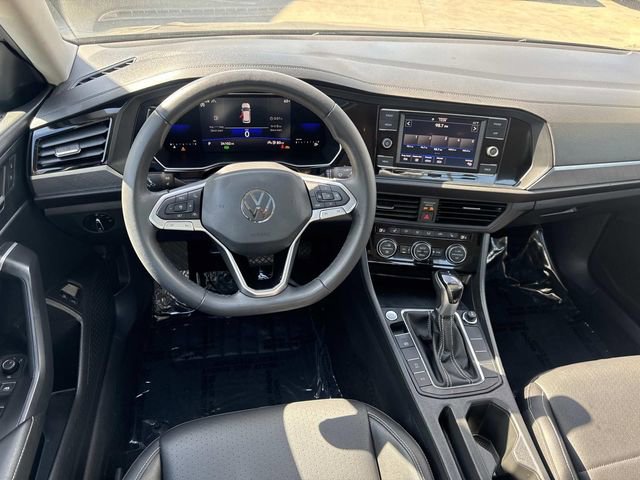 Certified 2022 Volkswagen Jetta SE w/ Panoramic Sunroof Package FWD image 8