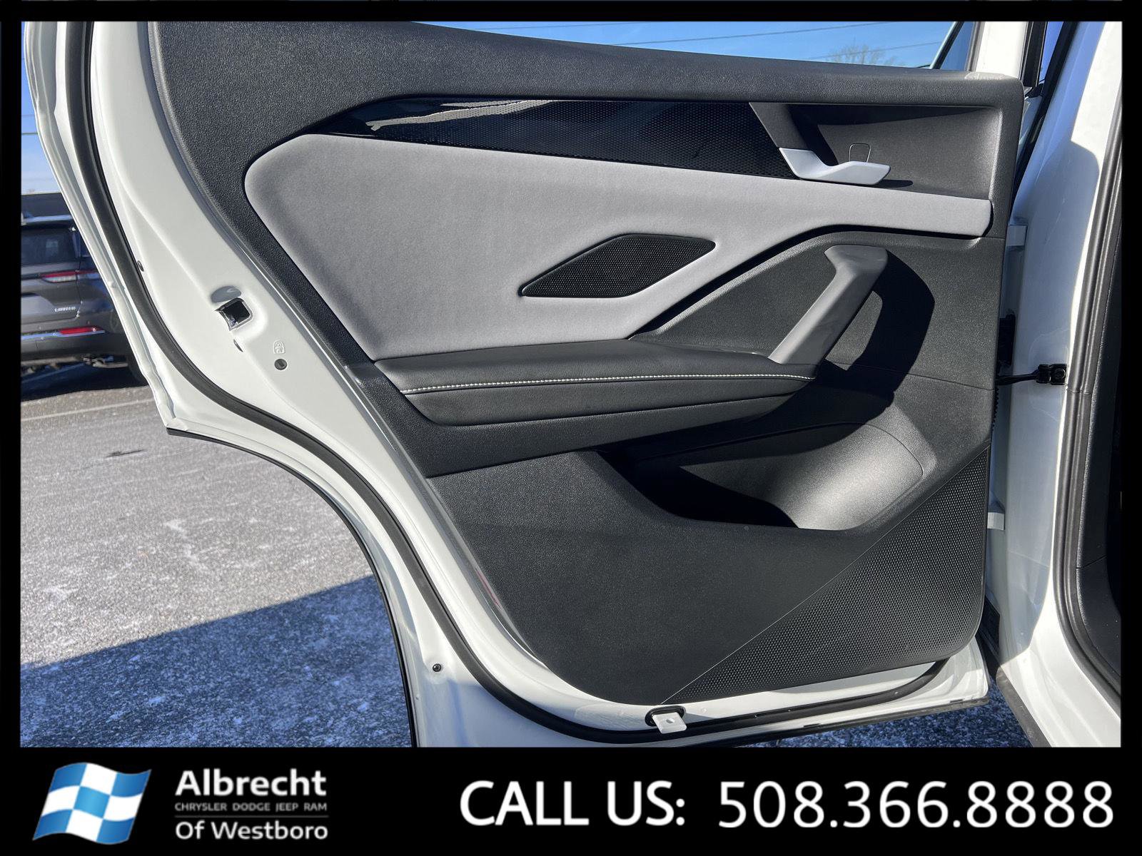 Used 2025 Volkswagen Tiguan SE image 14