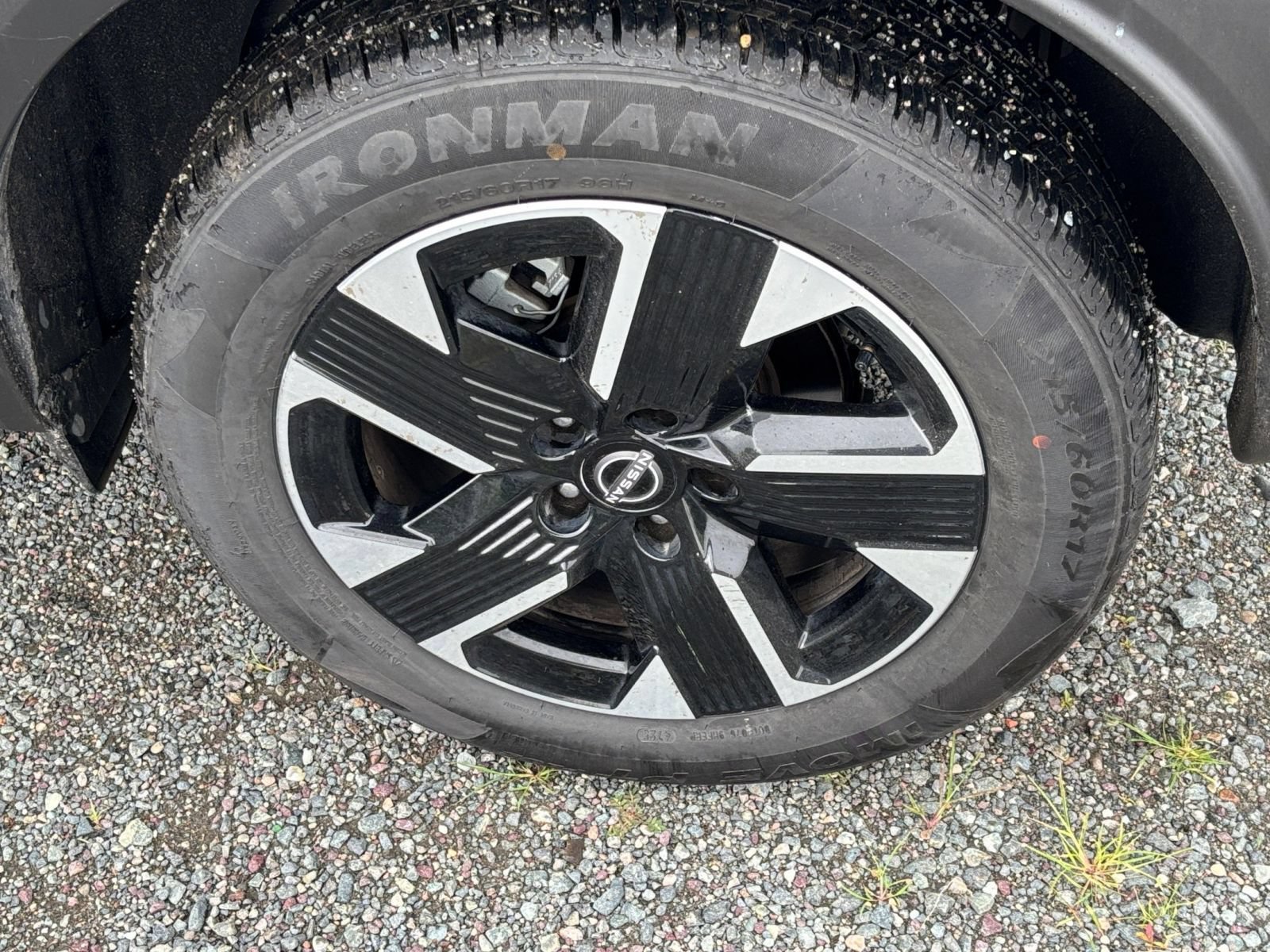 Used 2025 Nissan Kicks SV AWD/4WD image 24