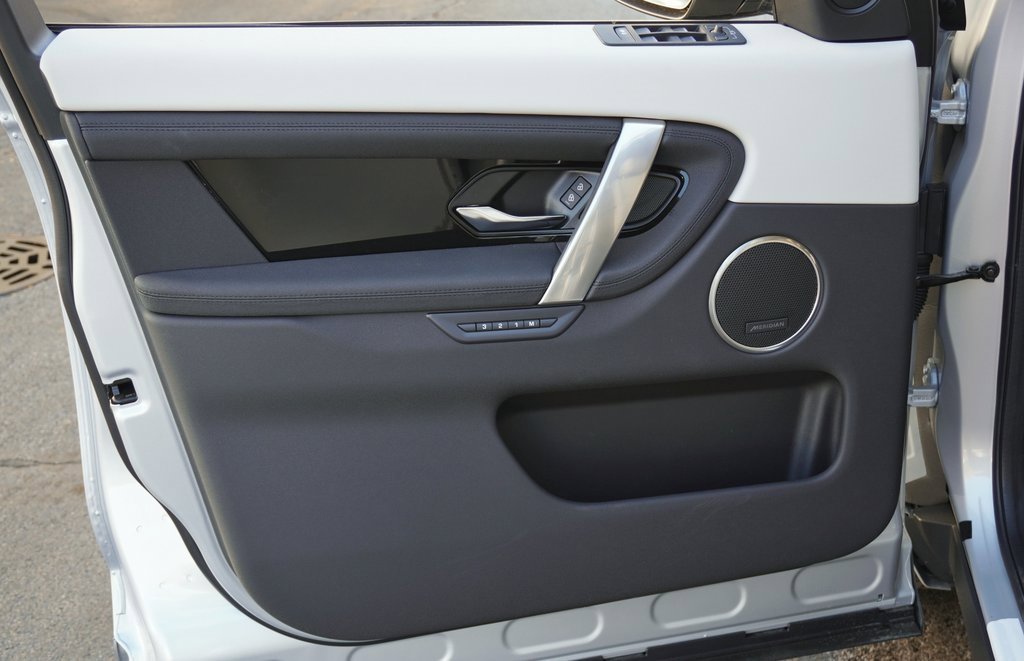 New 2025 Land Rover Discovery Sport S image 10