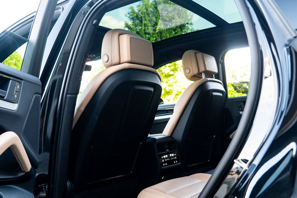 Used 2025 Porsche Cayenne w/ Premium Package Plus AWD/4WD image 14