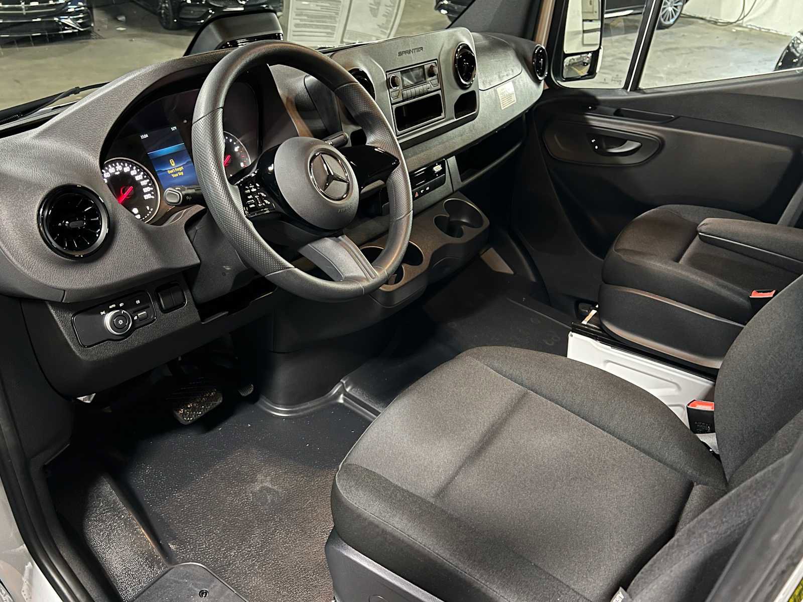 Used 2025 Mercedes-Benz Sprinter 2500 image 22