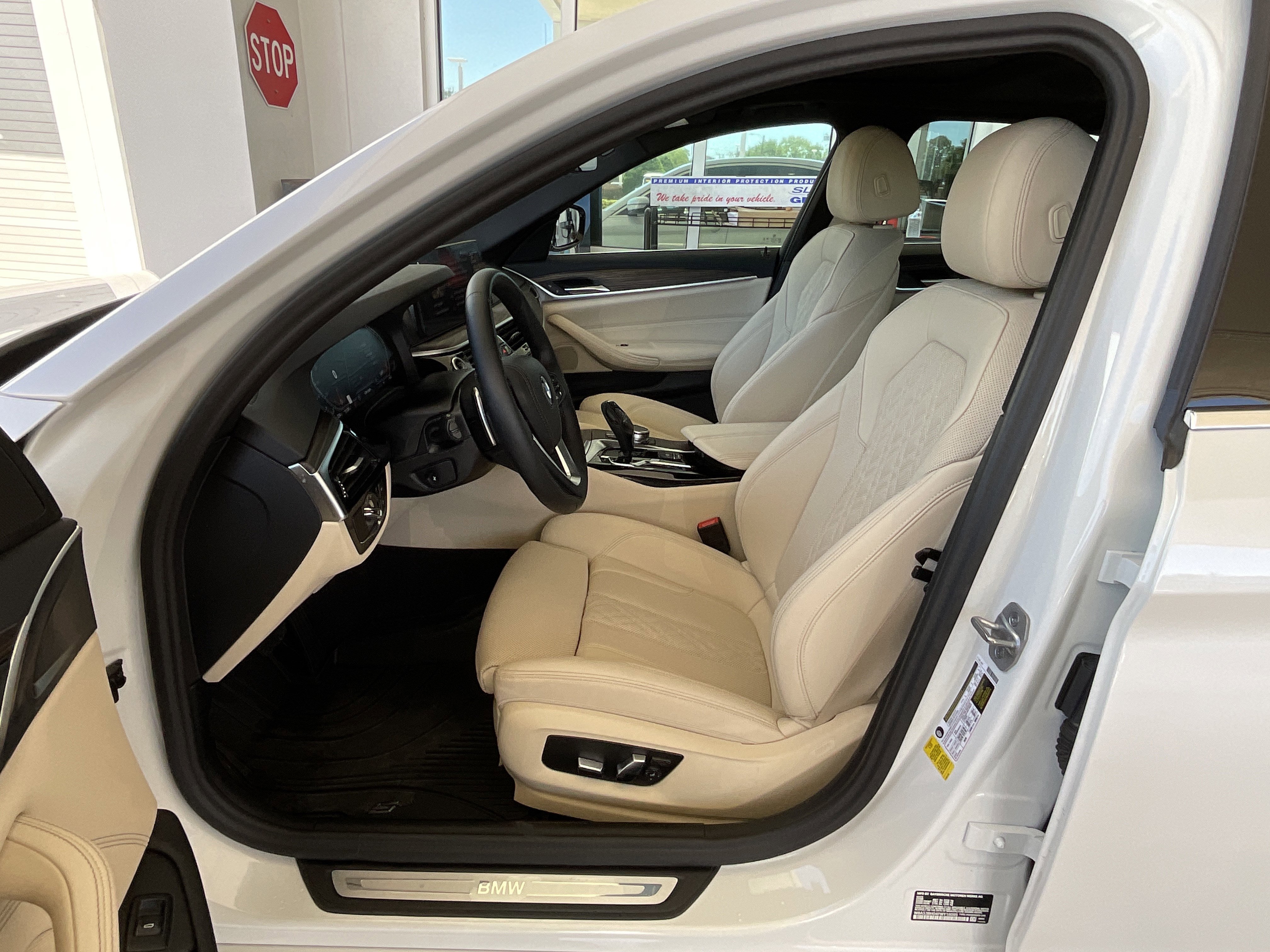 Certified 2023 BMW 530i w/ Convenience Package image 10