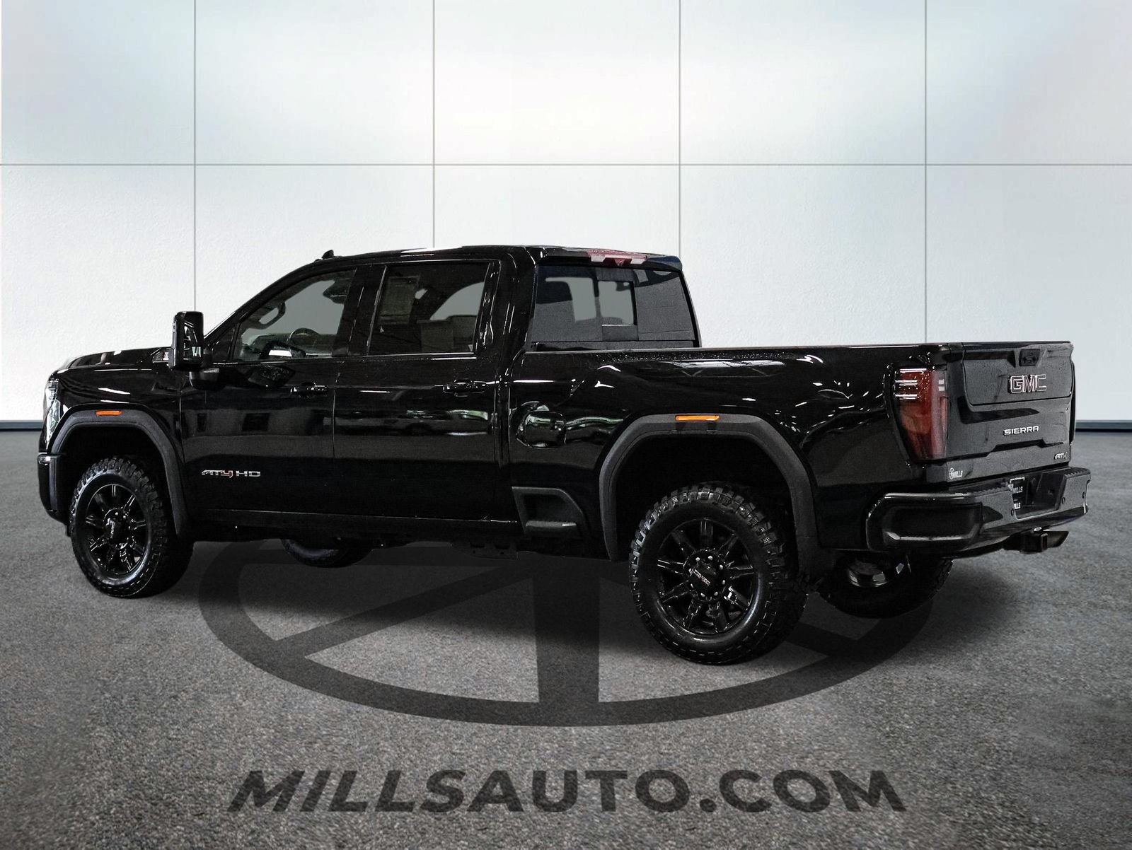 Used 2024 GMC Sierra 3500 AT4 w/ Technology Package AWD/4WD image 4