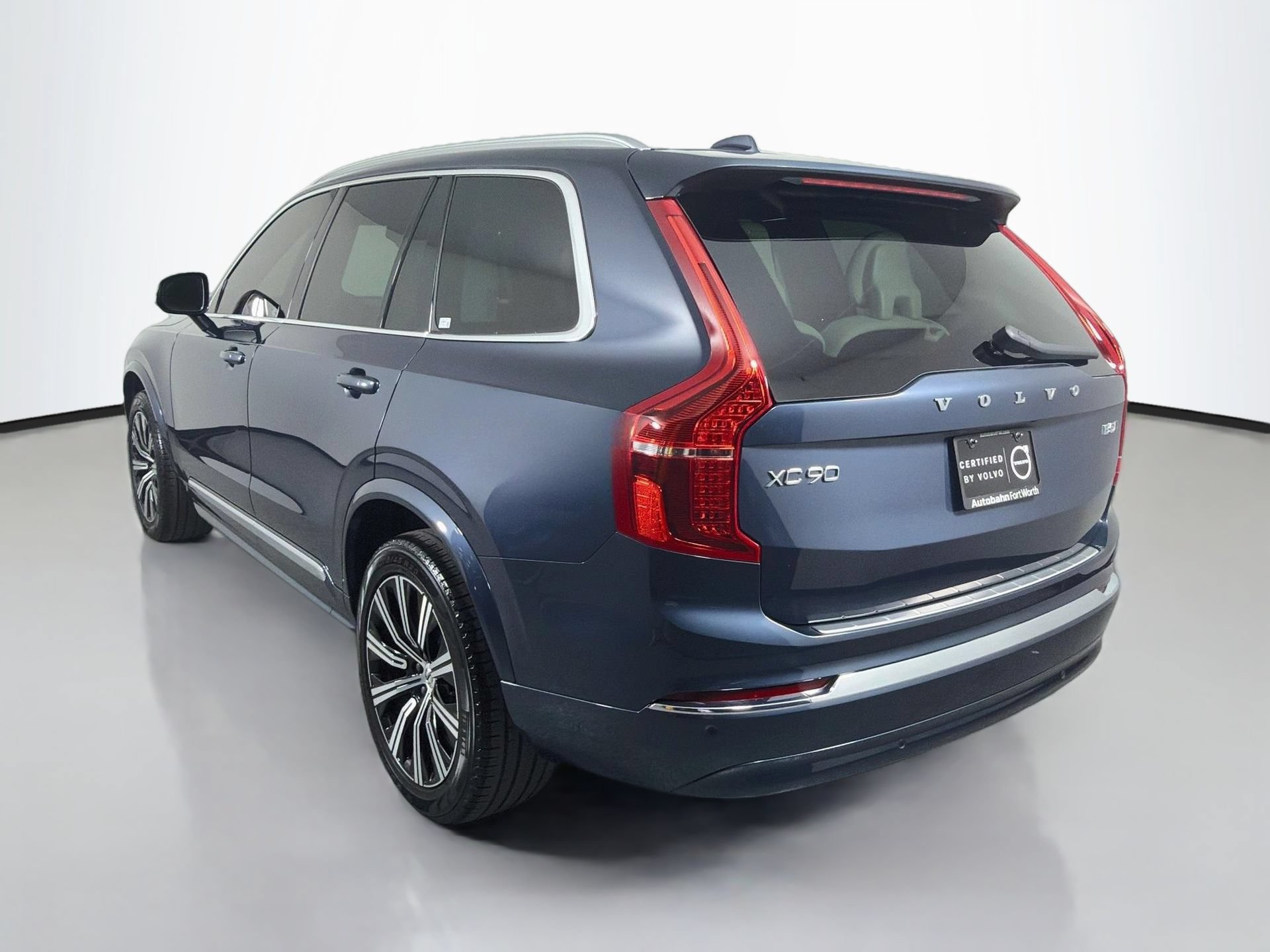 Certified 2025 Volvo XC90 B5 Core w/ Protection Package Premier AWD/4WD image 8