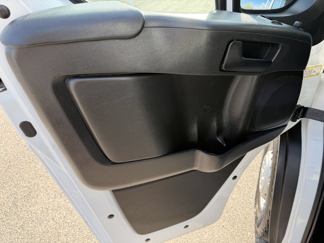 Used 2025 RAM ProMaster 2500 w/ Convenience Group FWD image 10
