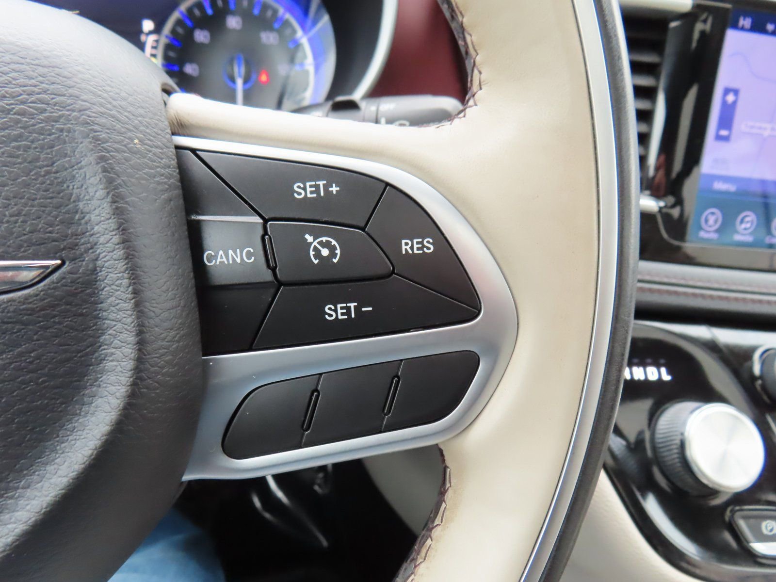 Used 2017 Chrysler Pacifica Limited image 20