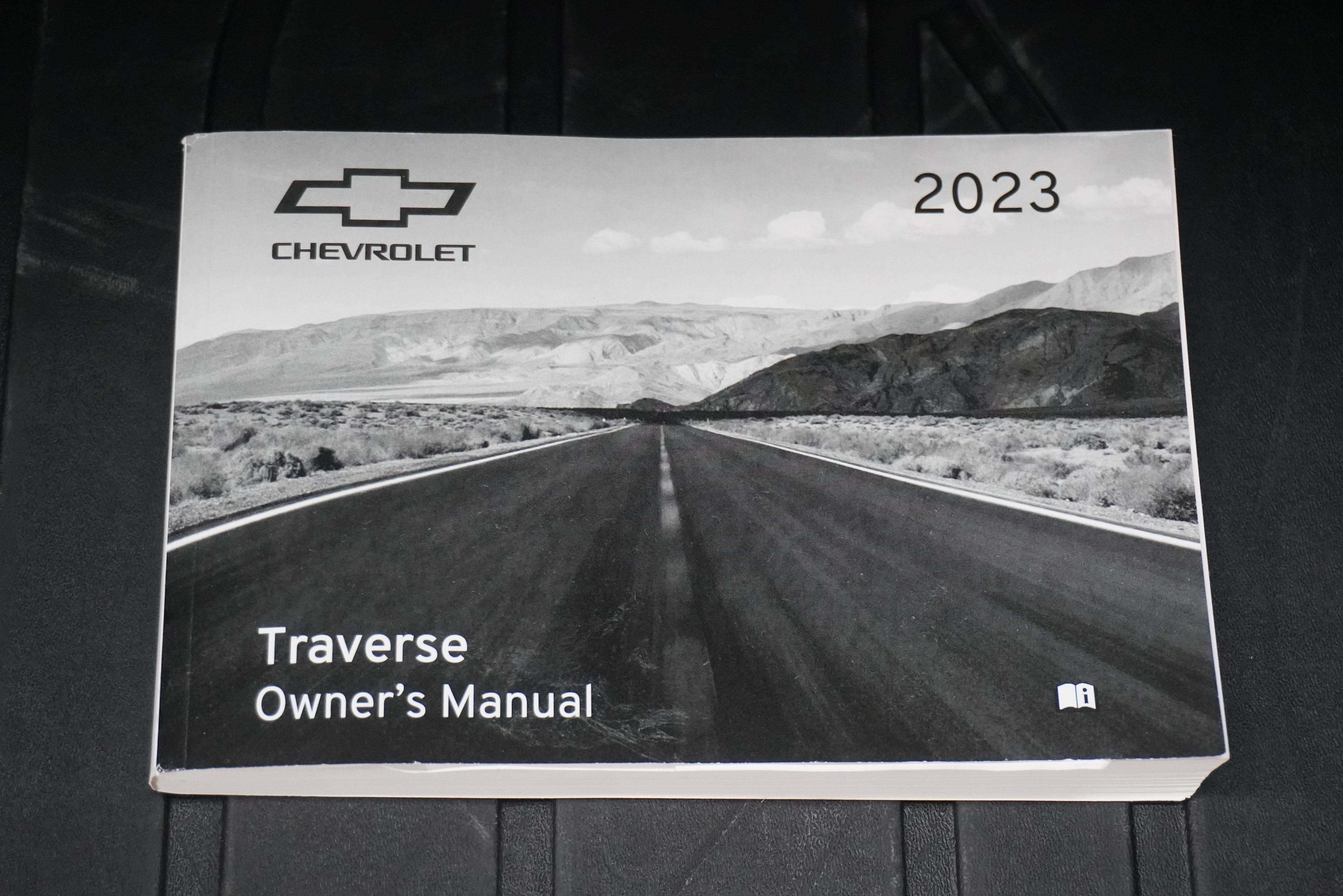 Used 2023 Chevrolet Traverse LT w/ LPO, Cargo Package AWD/4WD image 27