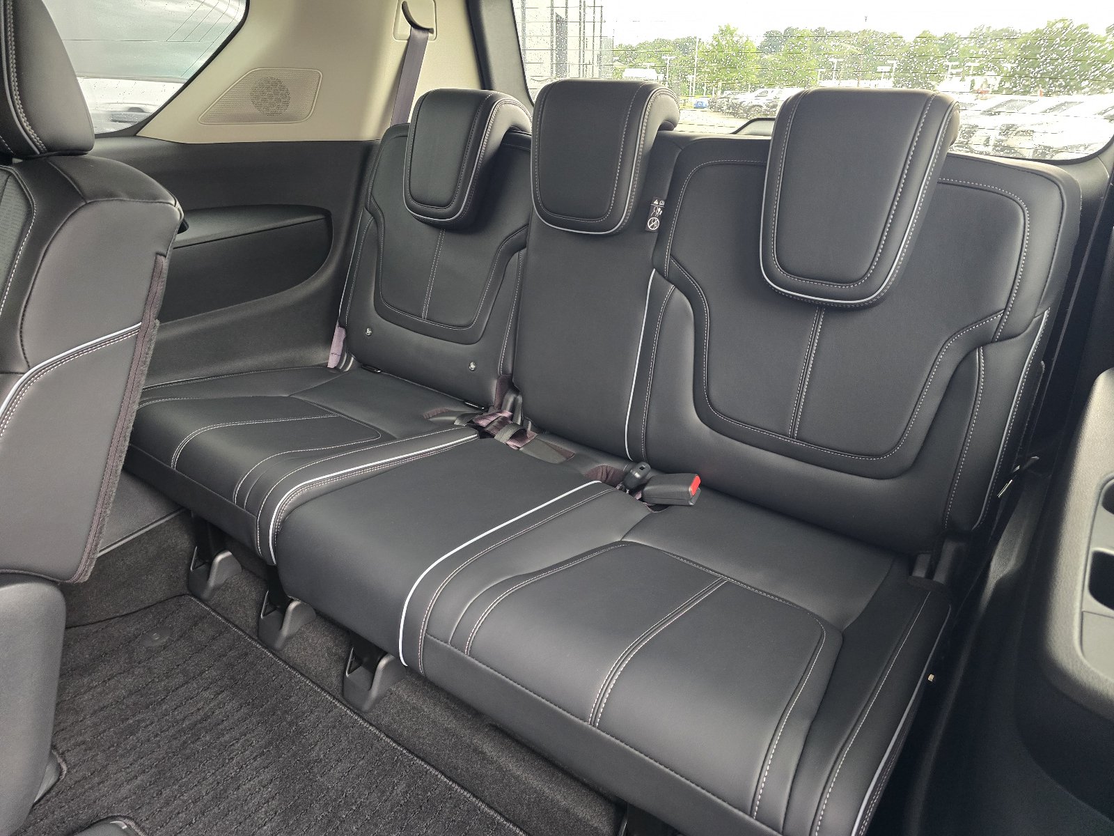 Used 2025 INFINITI QX80 Sensory AWD/4WD image 11