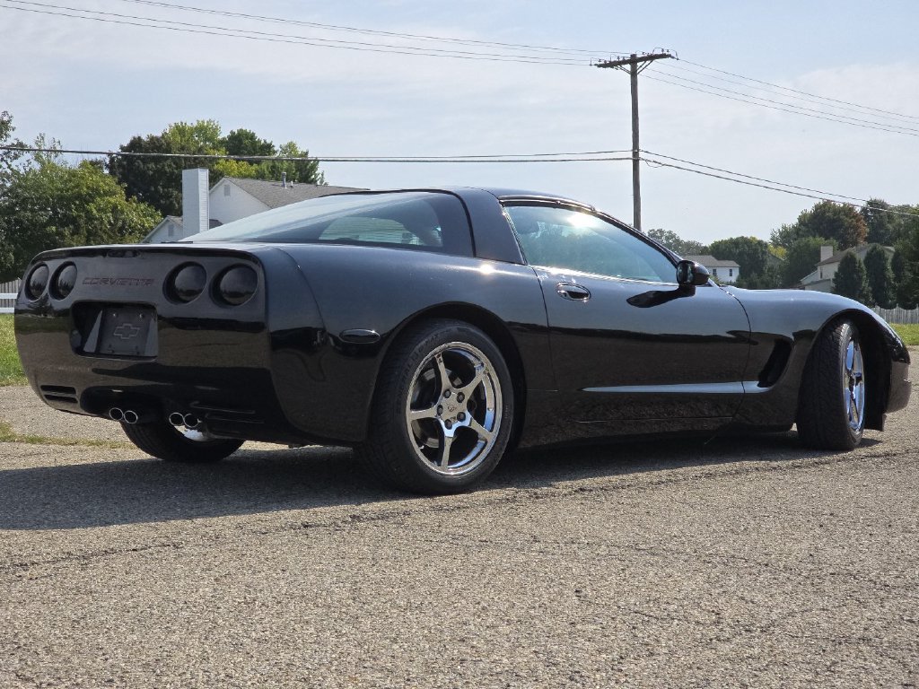 Used 1999 Chevrolet Corvette Coupe w/ Roof Pkg RWD image 19