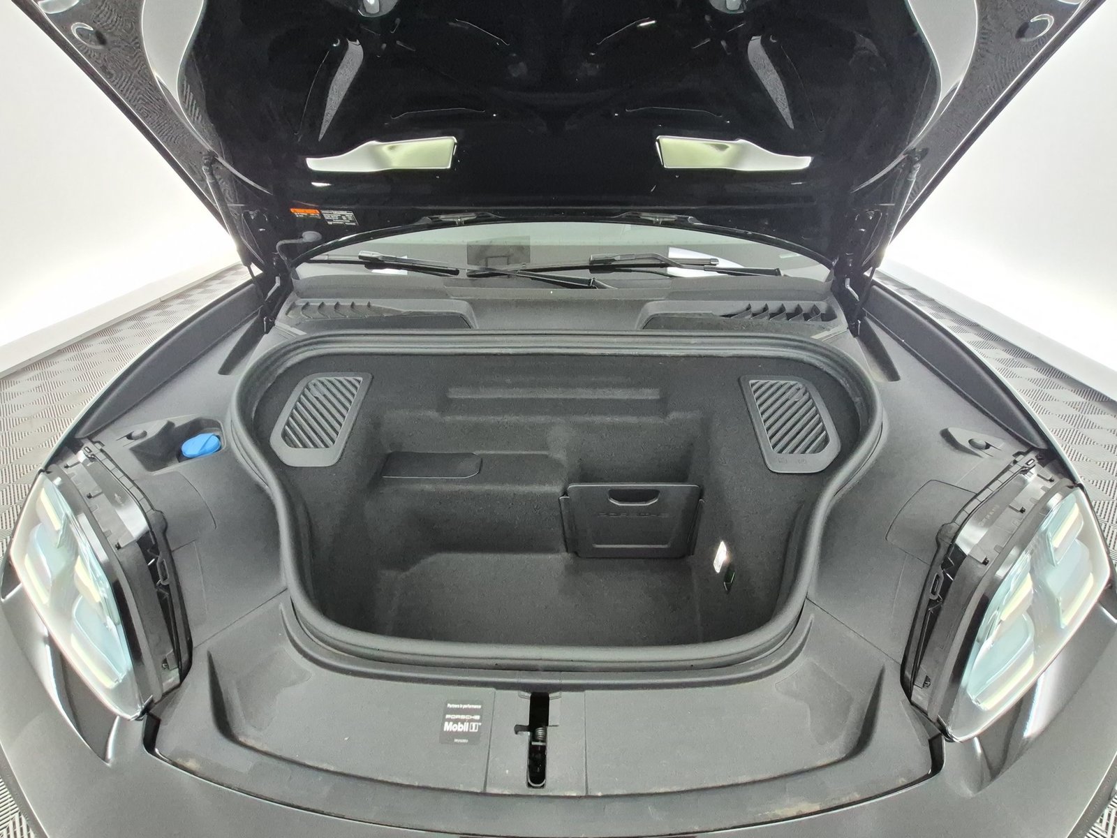 New 2026 Porsche Macan 4 Electric AWD/4WD image 17