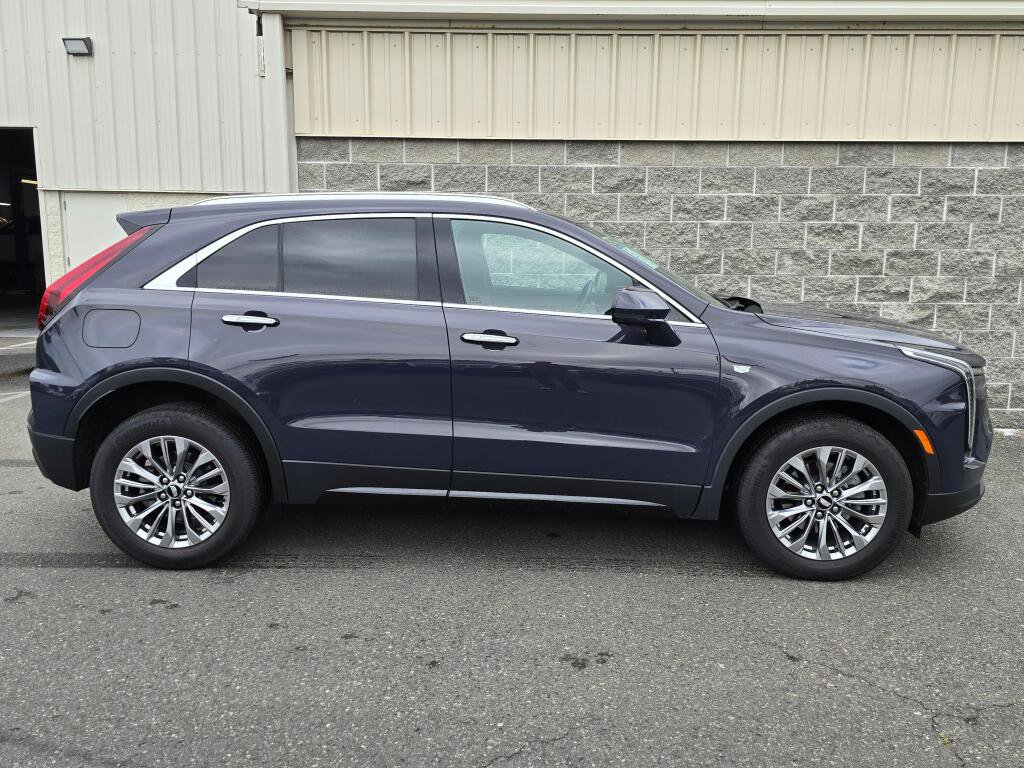 Used 2024 Cadillac XT4 Premium Luxury image 9