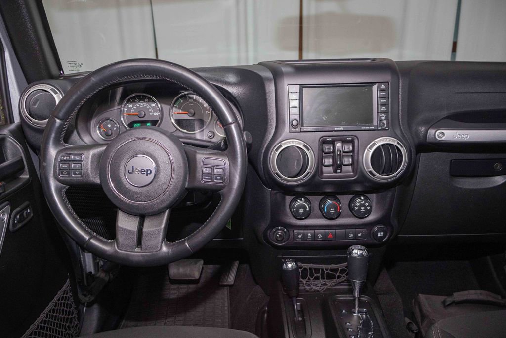 Used 2018 Jeep Wrangler Unlimited Rubicon w/ Cold Weather Group image 15